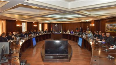 محافظ الإسكندرية: حريصون على تقديم كامل الدعم للمنظومة التعليمية لتحقيق رؤية مصر