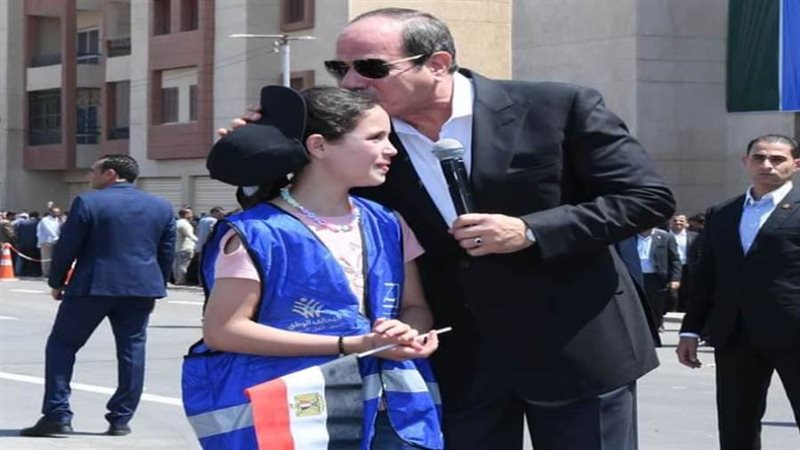 الرئيس السيسي وطفلة