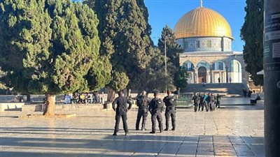 مستوطنون يقتحمون باحات المسجد الأقصى احتفالا برأس السنة العبرية