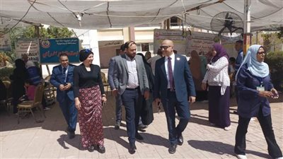 وكيل صحة الإسماعيلية يتفقد القافلة الطبية بالقنطرة غرب ضمن فعاليات مبادرة 