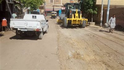 حملات نظافة وتسوية وتمهيد الطرق بمدن وقرى المنيا