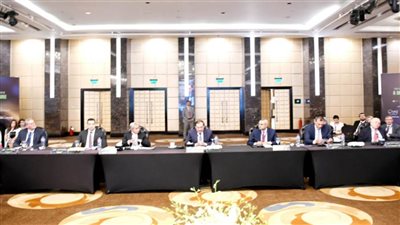 الملا يرأس مائدة مستديرة مع الشركاء العالميين لتوظيف التكنولوجيا في الاسراع بإزالة الكربون بشرق المتوسط