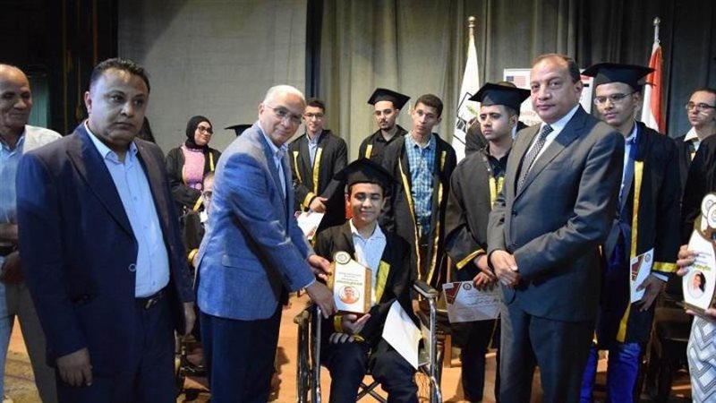 تكريم ذوى الهمم بجامعة