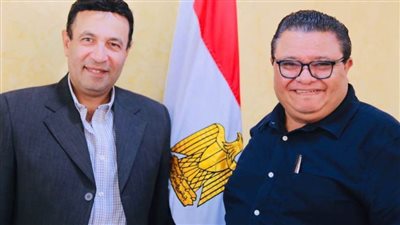 رئيس الإنتاج الثقافي يعقد اجتماعًا مع رئيس الفنون الشعبية لمناقشة الخطة المقبلة 