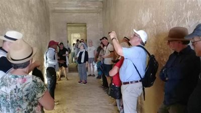 وفود ألمانية إنجليزية تزور آثار تل العمارنة وبني حسن وتونا الجبل في المنيا