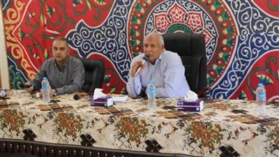 محافظ الوادي الجديد يعقدُ لقاءً جماهيريًا مع أهالي 