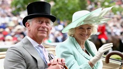 الملك تشارلز الثالث يصل إلى 