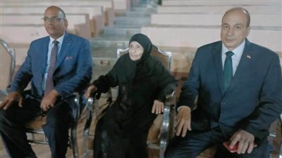 تكريم الحاجة يسرية ناجي أقدم معلمة في المنيا.. عمرها 86 عاماً 