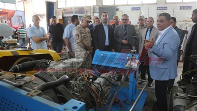 محافظ كفر الشيخ يتفقد المعامل والورش بمدارس التعليم الفني