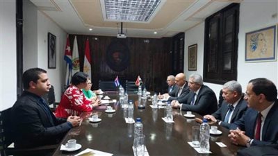 أمين المجلس الأعلى للجامعات يوقع على 