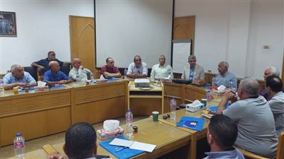 نقابة العاملين بالبناء والأخشاب تنظم دورة تثقيفية لشعبة الأسمنت عن قانون العمل