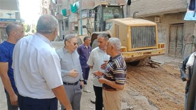 محافظ المنيا يوجه بتكثيف التواجد الميداني لمتابعة رصف الطرق والمحاور المرورية