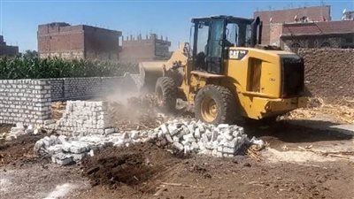 إزالة 28 حالة تعد على أراضي زراعية وبناء مخالف بأسيوط
