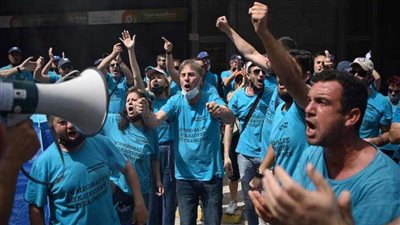 عمال القطاع العام اليوناني يضربون عن العمل احتجاجا على تغييرات قانون العمل