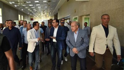 رئيس الوزراء يتفقد منفذ طابا البري