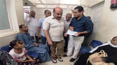محافظ أسوان يوجه بوضع آلية لصرف الأدوية بالتأمين الصحي للحد من التزاحم