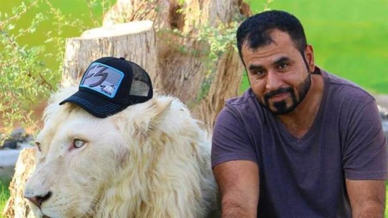 جيم على وبجواره أسد