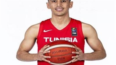 التونسي عمر عبادة يقترب من الأستمرار مع سلة رجال الأهلي بالموسم الجديد