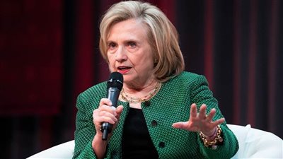 كلينتون: بوتين سيحاول التأثير على انتخابات 2024