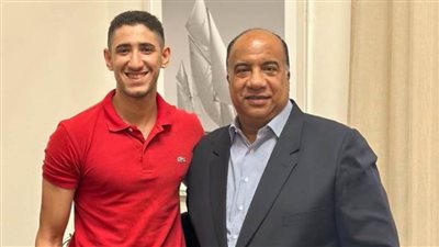 طائرة الاتحاد السكندري تضم هشام يسري