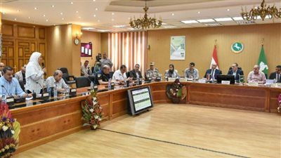 محافظ الشرقية يستعرض موقف تقنين الأراضى الزراعية 