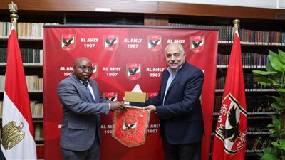 النادي الأهلي يستقبل وزير الرياضة التنزاني لبحث سبل التعاون بين الجانبين