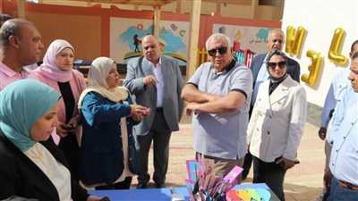  محافظ الوادي الجديد يتفقد معارض المستلزمات المدرسية والمدرسة الدولية بالخارجة 