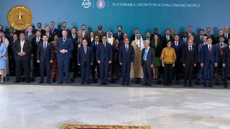 الرئيس السيسي يتوسط