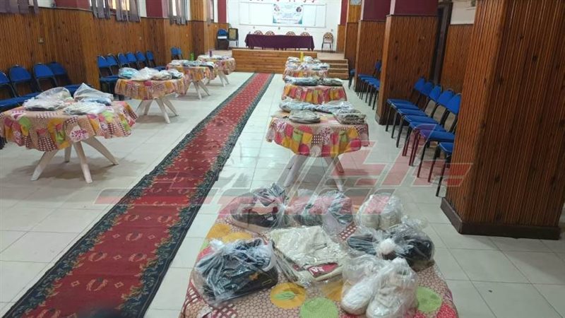 توزيع الملابس