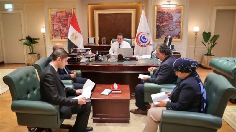 وزير الصحة وسفير