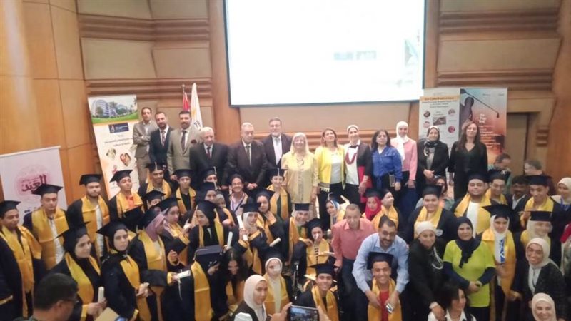 لقطة تذكارية لأبطال