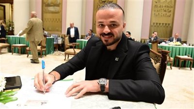 الجارحي يوقع نموذج التزكية بالبرلمان لترشيح الرئيس السيسي لفترة رئاسية جديدة