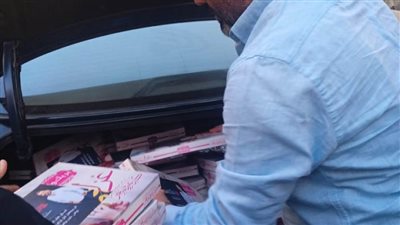 قيادي بمستقبل وطن يوزع حلوى المولد النبوي على أهالي مصر القديمة