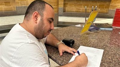 المصريين الأحرار يحرر أول توكيل لترشح السيسي بالخارج