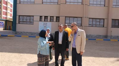 وكيل وزارة التربية والتعليم بالإسماعيلية يتفقد عددا من المدارس ويطمئن على جاهزيتها
