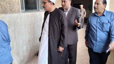 مدير إدارة طهطا الأزهرية بسوهاج يتفقد سير العملية التعليمية بالمعاهد