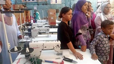 محافظ المنيا: تسليم 75 رأس ماعز و 19 ماكينة خياطة لأهالي قرية الحتاحتة