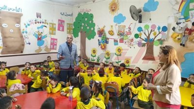 طلاب الصفوف الأولى يبدأون العام الدراسي الجديد بالمنيا.. صور 