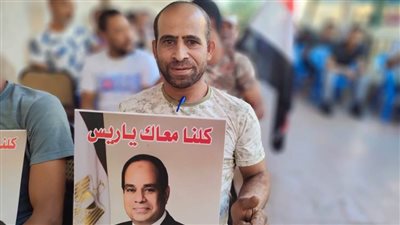 لليوم السادس على التوالي.. المواطنون يتوافدون على مكاتب الشهر العقاري لعمل توكيلات تأييد للرئيس السيسي