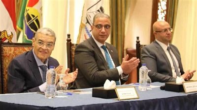 محافظ المنيا يعلن فوز 18 مشروعًا بالمبادرة الوطنية للمشروعات الخضراء الذكية وتأهلها للمرحلة النهائية