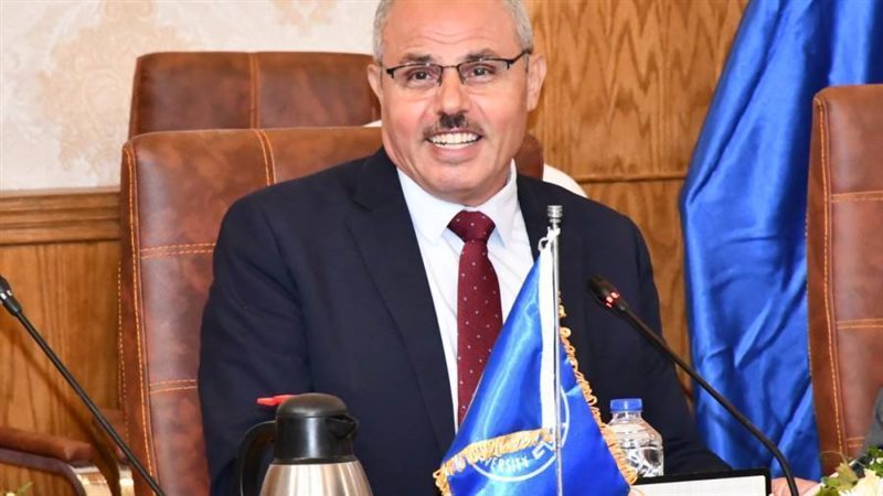 رئيس جامعة القناة