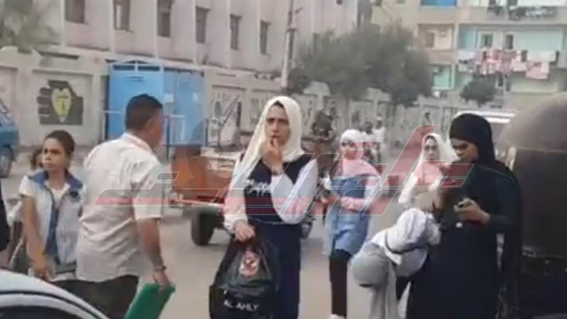 توافد الطلاب علي