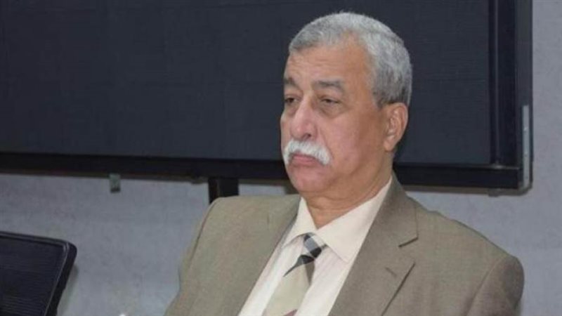 الكاتب الصحفي محمود