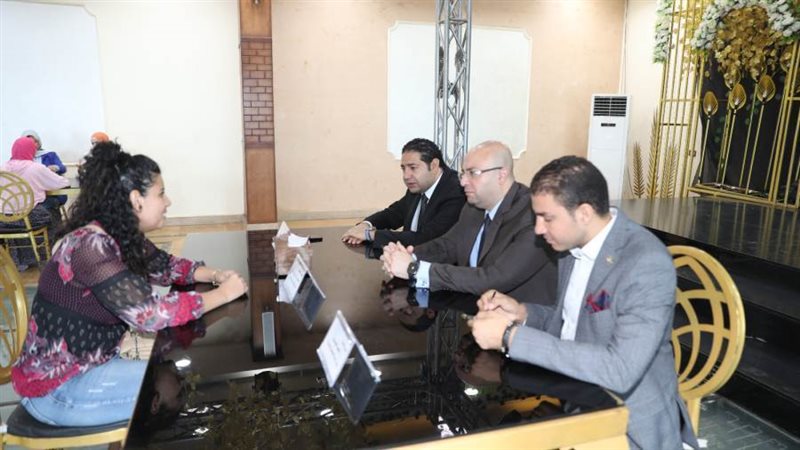 لقاءات 1000 قائد