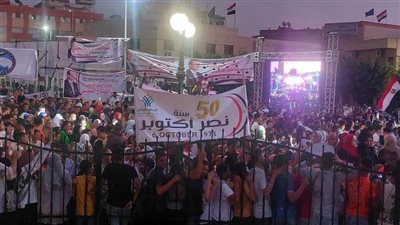 الآف المواطنين يحتفلون بنصر أكتوبر بميدان جلال قريطم بدمنهور