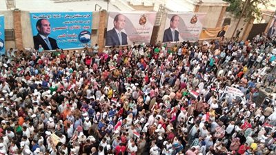 احتشاد عشرات الآلاف بميدان 