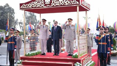 عاجل.. الرئيس السيسي يضع إكليلا من الزهور على النصب التذكاري لشهداء القوات المسلحة