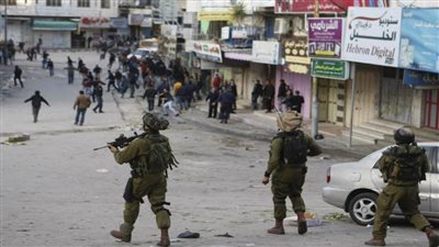 إصابة طفل فلسطيني برصاصة في الرأس خلال مواجهات مع الاحتلال الإسرائيلي في الخليل