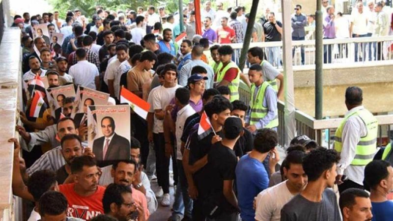 توافد المواطنين على