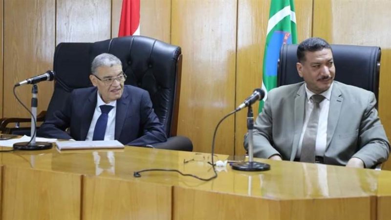 محافظ المنيا خلال